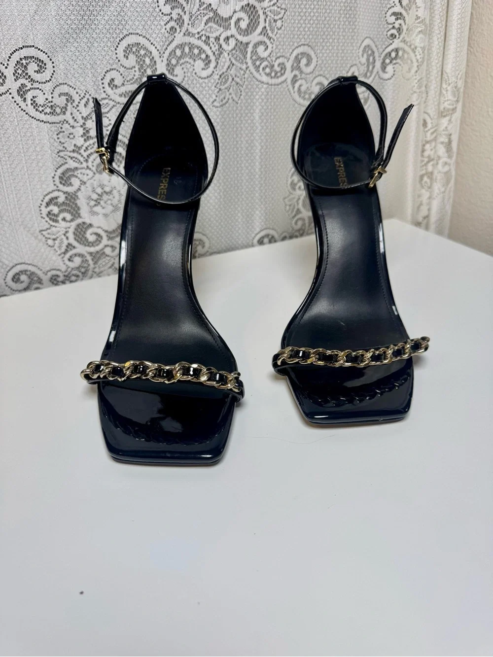 Express chic black